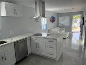 Cozy Miami House just renovated with 2 bedrooms available - Image 3