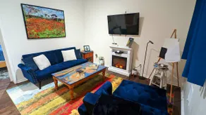 The Van Gogh Apartment - a cozy, creative retreat - Image 2