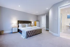Luxury Townhouse 350 Yds From Racecourse - Image 3