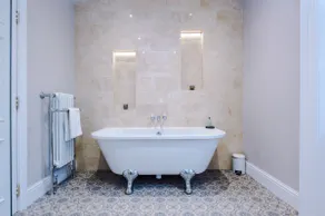 Luxury Townhouse 350 Yds From Racecourse - Image 2