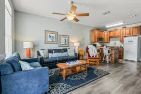3Bed/3Bath Townhome (11), 1 block from the beach - Image 2