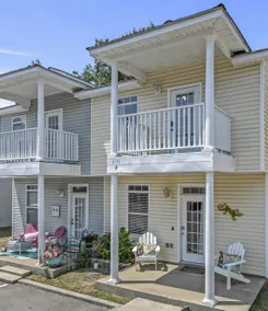 3Bed/3Bath Townhome (11), 1 block from the beach - Image 4