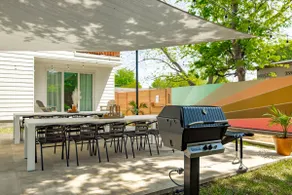 Modern + Lavish Palms Manor | East ATX, Min to DT - Image 2