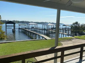 Cajun Catfish Lakefront Cabin w Amazing Views - Image 4
