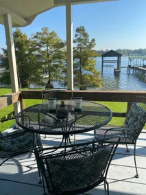 Cajun Catfish Lakefront Cabin w Amazing Views - Image 3