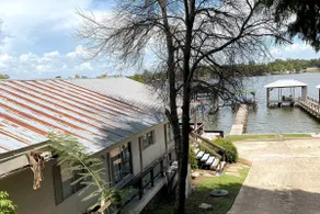 Cajun Catfish Lakefront Cabin w Amazing Views - Image 5