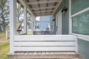 Sea-La-Vie - Coastal Cottage with Community Pool - Image 4