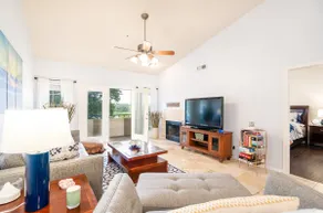 Dazzling Romantic Scenic Getaway on Lake Travis - Image 4