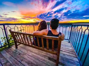 Dazzling Romantic Scenic Getaway on Lake Travis - Image 2