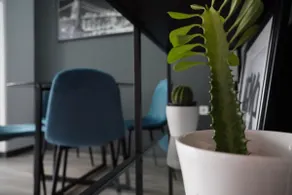 Industrial Design Bungalow – 2 min to Center, Wifi - Image 4