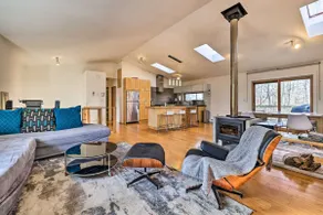Modern Open-Concept Retreat in Nature - Image 3