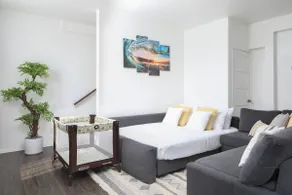 5 Bed 2 Bath Victorian Carriage House | Parking - Image 4