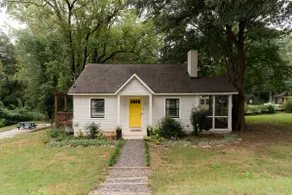 Entire Cottage 2BD, 1 Bath, AC, & Parking - a GEM! - Image 2