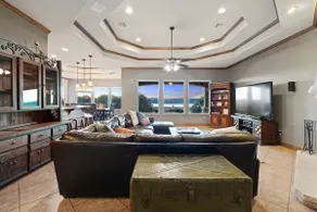 Lake Travis getaway with stunning views! - Image 3