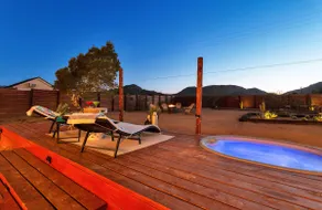 Starletto Dwell: Hot tub/Cowboy tub/ 5min fr town - Image 2