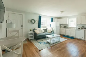 Functional Apartment Near Downtown Bristol - Image 4