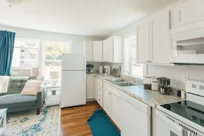 Functional Apartment Near Downtown Bristol - Image 5