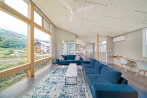 Echo Rocks | Private Spacious Mountain View Chalet - Image 2