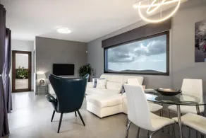 Slap af i en stilfuld villa med opvarmet pool og fantastisk udsigt - Image 5