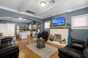 Beautiful bungalow located in the heart of El Paso - Image 2