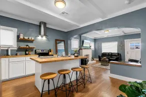 Beautiful bungalow located in the heart of El Paso - Image 3