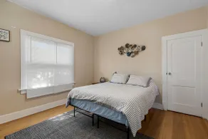 Beautiful bungalow located in the heart of El Paso - Image 4