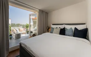 2BR + 2bath Loft & Terrace city centre V!EWS - Image 4