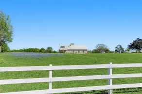 Brenham-Home/Barn amazing place to stay!  Completed 2019 - Image 3
