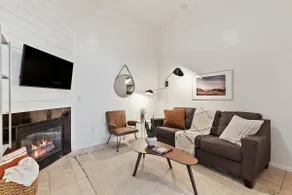 Cozy and modern North End luxury w/fireplace - Image 3