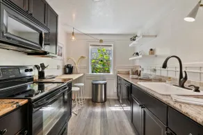 Cozy and modern North End luxury w/fireplace - Image 4