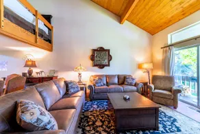 Beautiful, pet-friendly townhome w/ mountain views - Image 3