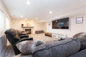 Ski & Hiking l Summer Pool l King Beds l Large Apartment l Mountain Views - Image 2