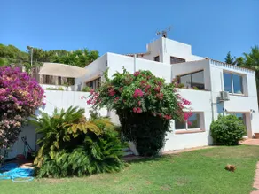 Large villa 5mn walking from the beach - Image 3