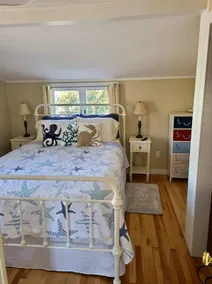 Adorable Year Round Cottage - Walk to Town! - Image 3
