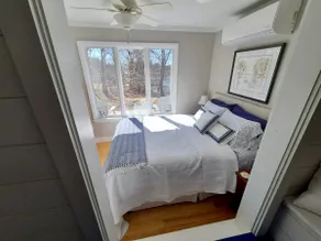 Adorable Year Round Cottage - Walk to Town! - Image 5