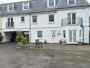 Sandbanks. The Beach House Apartments, central, parking and walk to the beach - Image 2