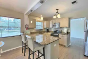 Prime Location, 2 Bath/2 Bed Perfect Getaway - Image 4