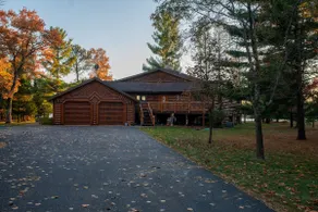 Lake Front! Luxury 5 bedroom House with large yard - Image 5