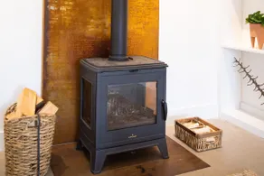 Contemporary Restored Cottage in the Heart of Kentish Village - Image 4