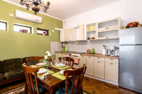 Solis M - Cosy Old Town Home with AC near the Beach and Harbour Private Entrance - Image 3