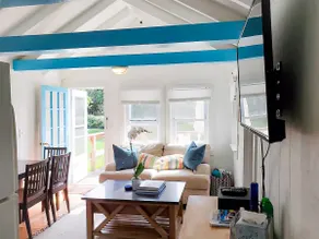 2 Bedroom Hamptons Waterfront Cottage Rental - Image 4