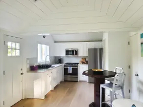 1 Bedroom Hamptons Waterfront Cottage Rental - Image 4