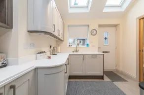 Sleeps 6-4 bedrooms 2 minute walk to the Square Free WiFi & Parking - Image 3