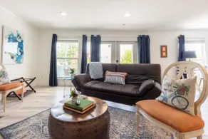 Large Clean Apt/King bed/Balcony/by AT&T & 6 Flags - Image 2