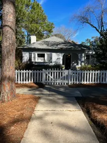 Delightful Bungalow in Historic Downtown - Image 3