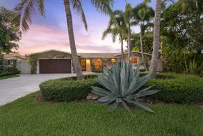 Spectacular waterfront Home! Pool and Hot tub - Image 2