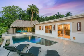 Spectacular waterfront Home! Pool and Hot tub - Image 5