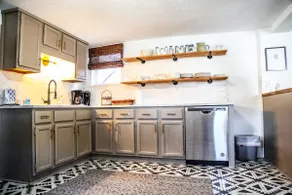 “Casa Cabernet” / Boutique 3 Bdrm Apt, sleeps 8+ - Image 4