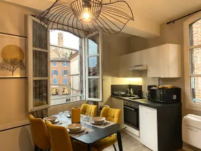 Heart of town apartment with cathedral view - Image 2
