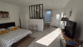 Charming and quiet studio in the St. Michel neighborhood - Image 3